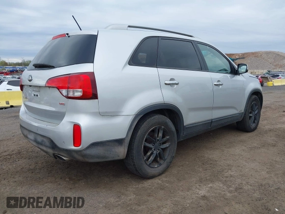2015 Kia Sorento LX with VIN 5XYKTCA60FG639308, listed as a IAAI auction lot 42037202 with 150,444 mi miles. Bid and sale history available at carsss.com. Image 4.