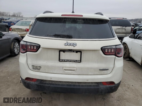 2018 Jeep Compass Latitude z VIN 3C4NJDBBXJT185462, wystawiony jako Copart lot #85528414 z przebiegiem 134 989 mil mil oraz Szkody całkowita. Historia ofert i sprzedaży dostępna na DreamBid. Obrazek 6.