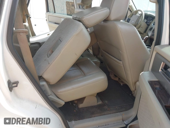 2010 Ford Expedition Limited z VIN 1FMJU1K56AEB54722, wystawiony jako IAAI lot #41926120 z przebiegiem 228 938 mil mil oraz . Historia ofert i sprzedaży dostępna na DreamBid. Obrazek 8.