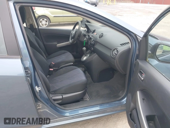 2014 Mazda 2 Sport z VIN JM1DE1KZ2E0176480, wystawiony jako IAAI lot #42268767 z przebiegiem 32 194 mil mil oraz . Historia ofert i sprzedaży dostępna na DreamBid. Obrazek 5.