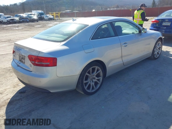 2012 Audi A5 Premium Plus z VIN WAULFAFR2CA003730, wystawiony jako IAAI lot #41659627 z przebiegiem 110 392 mil mil oraz . Historia ofert i sprzedaży dostępna na DreamBid. Obrazek 4.