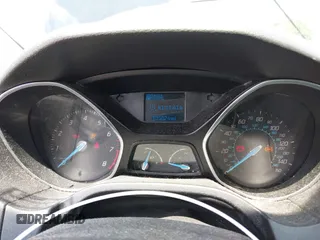 2012 Ford Focus SE z VIN 1FAHP3F26CL157551, wystawiony jako IAAI lot #42697232 z przebiegiem 135 024 mil mil oraz . Historia ofert i sprzedaży dostępna na DreamBid. Obrazek 7.