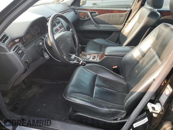 2000 Mercedes-Benz E-Class with VIN WDBJF82J4YX042051, listed as a Copart auction lot 72147904 with 265,886 mi miles and Salvage Title. Bid and sale history available at carsss.com. Image 7.