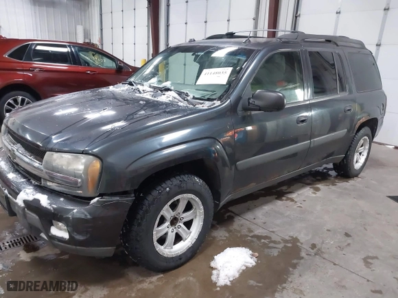 2005 Chevrolet TrailBlazer LS with VIN 1GNET16S356162017, listed as a IAAI auction lot 41148035 with 210,125 mi miles. Bid and sale history available at carsss.com. Image 2.