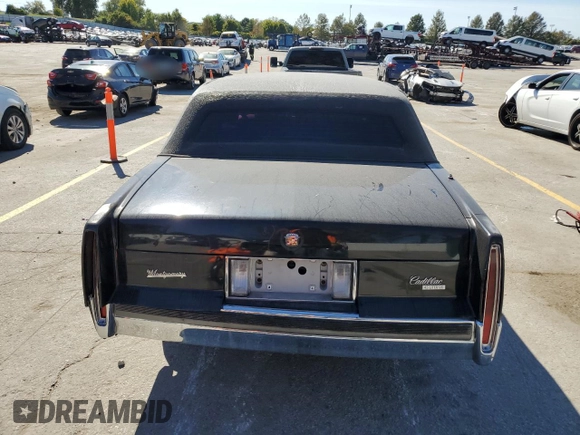 1989 Cadillac DeVille z VIN 1G6CD5151K4329443, wystawiony jako Copart lot #73939314 z przebiegiem 80 129 mil mil oraz Czysty tytuł • Clean title. Historia ofert i sprzedaży dostępna na DreamBid. Obrazek 6.