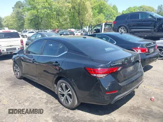 2021 Nissan Sentra SV z VIN 3N1AB8CV0MY209788, wystawiony jako IAAI lot #42037035 z przebiegiem 83 644 mil mil oraz . Historia ofert i sprzedaży dostępna na DreamBid. Obrazek 3.