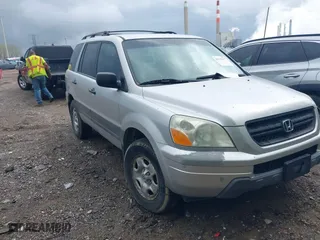 2005 Honda Pilot LX with VIN 2HKYF18185H572190, listed as a IAAI auction lot 42135127 with 201,768 mi miles. Bid and sale history available at carsss.com. Image 1.