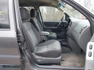 2003 Ford Escape XLT Popular 2 with VIN 1FMYU93103KA39840, listed as a IAAI auction lot 41966605 with 141,321 mi miles. Bid and sale history available at carsss.com. Image 5.