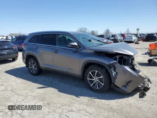 2018 Toyota Highlander SE z VIN 5TDJZRFH0JS529815, wystawiony jako Copart lot #52174645 z przebiegiem 61 338 mil mil oraz Szkoda całkowita • Salvage title. Historia ofert i sprzedaży dostępna na DreamBid. Obrazek 4.