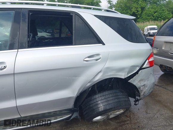 2013 Mercedes-Benz M 350 with VIN 4JGDA5HB4DA166924, listed as a IAAI auction lot 42370011 with 120,648 mi miles and . Bid and sale history available at DreamBid. Image 6.