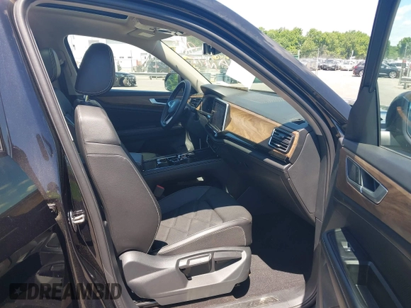 2024 Volkswagen Atlas SE with VIN 1V2JR2CA1RC529185, listed as a IAAI auction lot 42201837 with 17,919 mi miles and . Bid and sale history available at DreamBid. Image 5.