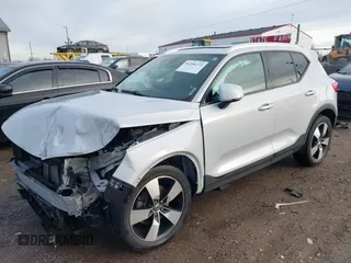 2021 Volvo XC40 Momentum with VIN YV4162UK2M2409330, listed as a IAAI auction lot 41206272 with 44,407 mi miles. Bid and sale history available at carsss.com. Image 17.