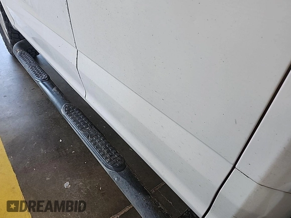 2018 Ford F-150 XL z VIN 1FTFX1E58JKF35180, wystawiony jako IAAI lot #42782023 z przebiegiem 105 516 mil mil oraz . Historia ofert i sprzedaży dostępna na DreamBid. Obrazek 19.