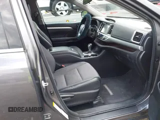2017 Toyota Highlander LE with VIN 5TDBZRFH0HS484454, listed as a IAAI auction lot 42338740 with 58,047 mi miles and . Bid and sale history available at DreamBid. Image 5.