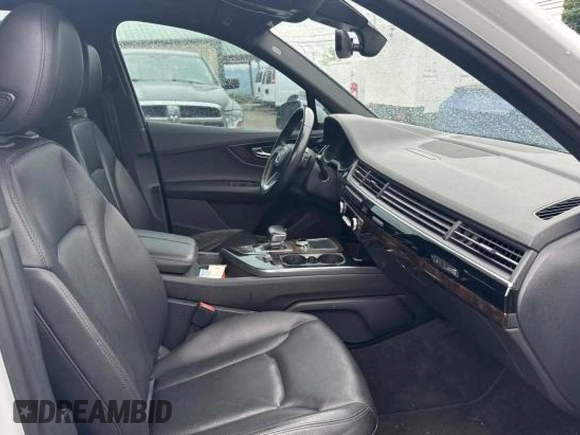 2017 Audi Q7 Premium Plus with VIN WA1LAAF73HD021296, listed as a Copart auction lot 55881465 with 140,164 mi miles and Clean Title. Bid and sale history available at DreamBid. Image 5.