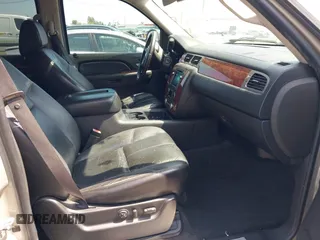 2007 Chevrolet Suburban LT with VIN 3GNFC16017G185557, listed as a IAAI auction lot 42487931 with 103,775 mi miles and . Bid and sale history available at DreamBid. Image 5.