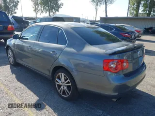 2005 Volkswagen Jetta 2.5L с VIN 3VWRG71K75M639246, выставлен на аукционе IAAI как лот 41937562 с пробегом 139 321 миль миль и . История ставок и продаж доступна на DreamBid. Изображение 3.