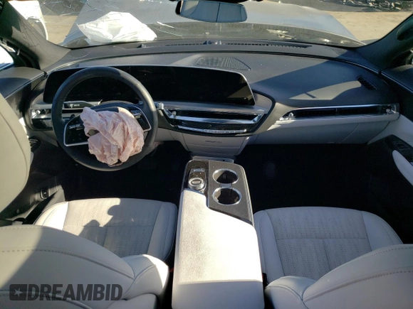 2024 Cadillac LYRIQ Sport z VIN 1GYKPTRK5RZ107588, wystawiony jako Copart lot #75906234 z przebiegiem 8 369 mil mil oraz Szkoda całkowita • Salvage title. Historia ofert i sprzedaży dostępna na DreamBid. Obrazek 8.