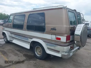 1989 Chevrolet Chevy Van z VIN 1GBEG25K3K7108022, wystawiony jako IAAI lot #42105947 z przebiegiem 51 822 mil mil oraz . Historia ofert i sprzedaży dostępna na DreamBid. Obrazek 3.