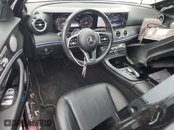 2019 Mercedes-Benz E 300 z VIN WDDZF4KB3KA620954, wystawiony jako Copart lot #57433535 z przebiegiem 66 915 mil mil oraz Szkoda całkowita • Salvage title. Historia ofert i sprzedaży dostępna na DreamBid. Obrazek 8.