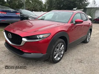 2024 Mazda CX-30 S Preferred z VIN 3MVDMBCM0RM614880, wystawiony jako Copart lot #86984534 z przebiegiem 1 967 mil mil oraz Czysty tytuł • Clean title. Historia ofert i sprzedaży dostępna na DreamBid. Obrazek 2.
