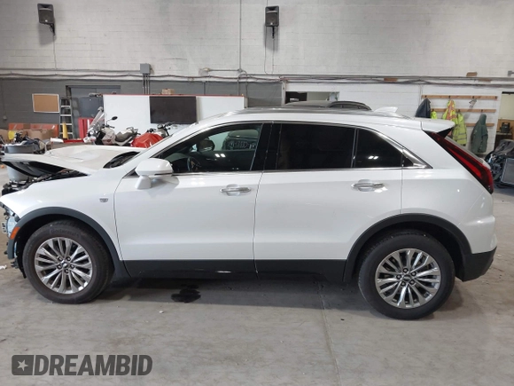 2024 Cadillac XT4 AWD Premium Luxury z VIN 1GYFZDR47RF206465, wystawiony jako IAAI lot #42562562 z przebiegiem 5 951 mil mil oraz . Historia ofert i sprzedaży dostępna na DreamBid. Obrazek 15.