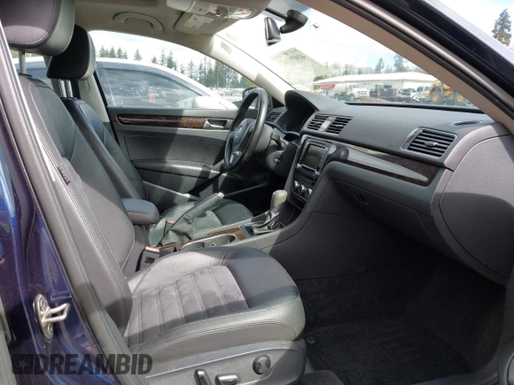 2015 Volkswagen Passat 2.0L TDI SEL Premium with VIN 1VWCV7A32FC013627, listed as a IAAI auction lot 41979341 with 175,728 mi miles. Bid and sale history available at carsss.com. Image 5.