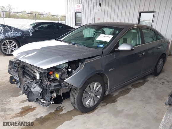 2017 Hyundai Sonata Hybrid SE with VIN KMHE24L14HA048579, listed as a IAAI auction lot 41018016 with 92,342 mi miles. Bid and sale history available at carsss.com. Image 17.