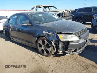 2011 Volkswagen Jetta Sedan SE w/Convenience & Sunroof PZEV with VIN 3VWDZ7AJ0BM357277, listed as a IAAI auction lot 41897588 with 149,710 mi miles. Bid and sale history available at carsss.com. Image 6.