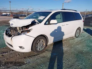 2013 Toyota Sienna XLE AAS z VIN 5TDYK3DC4DS305068, wystawiony jako IAAI lot #40909667 z przebiegiem 227 746 mil mil oraz . Historia ofert i sprzedaży dostępna na DreamBid. Obrazek 17.