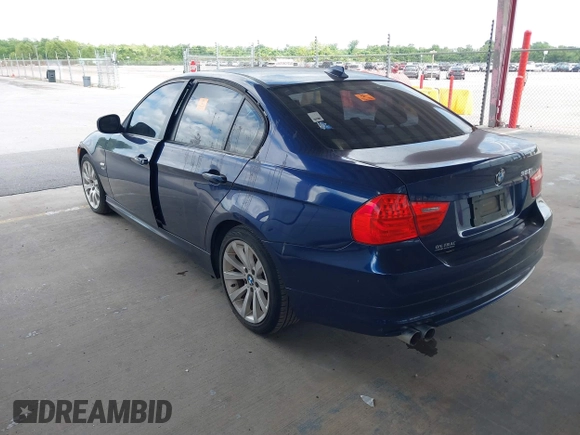 2011 BMW 3 Series 328i xDrive z VIN WBAPK5G55BNN29311, wystawiony jako IAAI lot #42299764 z przebiegiem 163 990 mil mil oraz . Historia ofert i sprzedaży dostępna na DreamBid. Obrazek 3.