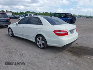 2010 Mercedes-Benz E-Class E 350 Luxury with VIN WDDHF5GB0AA059847, listed as a IAAI auction lot 42158332 with 293,386 mi miles. Bid and sale history available at carsss.com. Image 3.