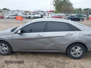 2025 Hyundai Elantra SE z VIN KMHLL4DG3SU860243, wystawiony jako IAAI lot #41899929 z przebiegiem 26 162 mil mil oraz . Historia ofert i sprzedaży dostępna na DreamBid. Obrazek 14.