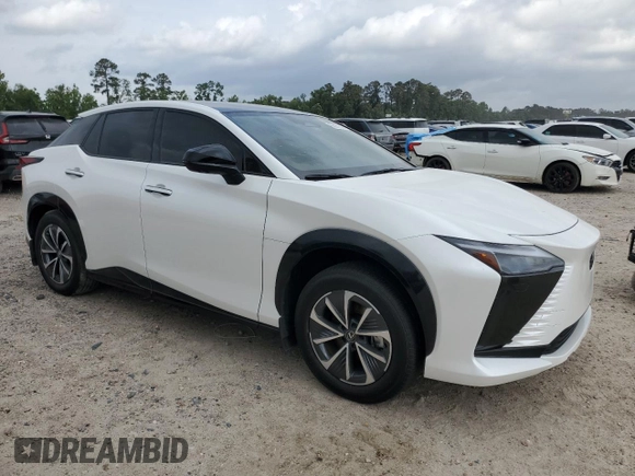 2024 Lexus RZ 300e Premium z VIN JTJABABB1RA007692, wystawiony jako Copart lot #55031875 z przebiegiem 3741 mil mil oraz Szkody całkowita. Historia ofert i sprzedaży dostępna na DreamBid. Obrazek 4.