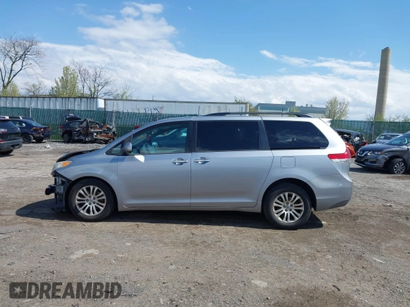 2013 Toyota Sienna XLE AAS with VIN 5TDYK3DC5DS375095, listed as a IAAI auction lot 42042334 with 130,633 mi miles. Bid and sale history available at carsss.com. Image 14.