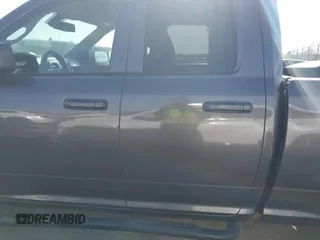 2018 Ram 1500 Express z VIN 1C6RR6FG9JS299201, wystawiony jako IAAI lot #42017973 z przebiegiem 79 732 mil mil oraz . Historia ofert i sprzedaży dostępna na DreamBid. Obrazek 14.