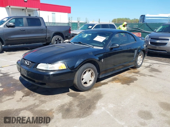 2000 Ford Mustang with VIN 1FAFP4042YF252802, listed as a IAAI auction lot 41994872 with 189,081 mi miles. Bid and sale history available at carsss.com. Image 2.