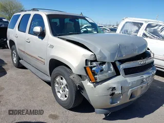 2007 Chevrolet Tahoe LTZ z VIN 1GNFC13J77R113520, wystawiony jako IAAI lot #41663984 z przebiegiem Nie podano mil oraz . Historia ofert i sprzedaży dostępna na DreamBid. Obrazek 1.