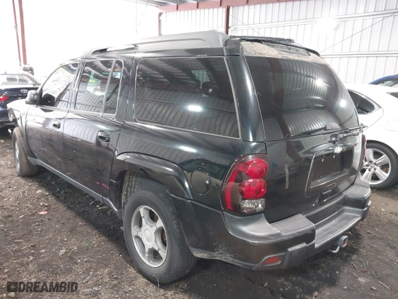 2005 Chevrolet TrailBlazer LS with VIN 1GNET16S856109443, listed as a IAAI auction lot 41453345 with 207,759 mi miles. Bid and sale history available at carsss.com. Image 3.