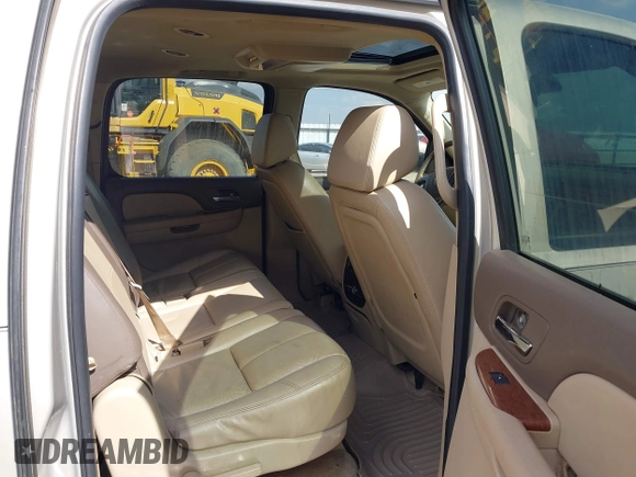 2008 GMC Yukon XL SLT with VIN 1GKFC16058R104137, listed as a IAAI auction lot 42111628 with 285,985 mi miles. Bid and sale history available at carsss.com. Image 8.