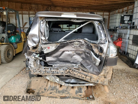 2015 Toyota Sienna SE с VIN 5TDXK3DC4FS686547, выставлен на аукционе Copart как лот 53255625 с пробегом 76 285 миль миль и Списание • Salvage title. История ставок и продаж доступна на DreamBid. Изображение 6.