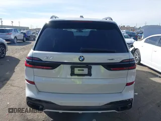 2024 BMW X7 xDrive40i z VIN 5UX23EM08R9U61655, wystawiony jako IAAI lot #41657934 z przebiegiem 12 810 mil mil oraz . Historia ofert i sprzedaży dostępna na DreamBid. Obrazek 16.