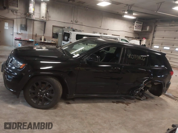 2018 Jeep Grand Cherokee Laredo E with VIN 1C4RJFAG4JC298393, listed as a IAAI auction lot 42073426 with 145,386 mi miles. Bid and sale history available at carsss.com. Image 13.