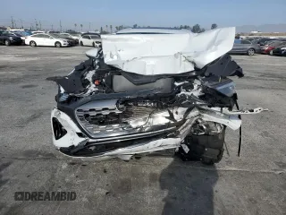 2024 Audi Q8 e-tron Premium Plus z VIN WA15AAGE5RB007032, wystawiony jako Copart lot #86919704 z przebiegiem Nie podano mil oraz Szkoda całkowita • Salvage title. Historia ofert i sprzedaży dostępna na DreamBid. Obrazek 5.