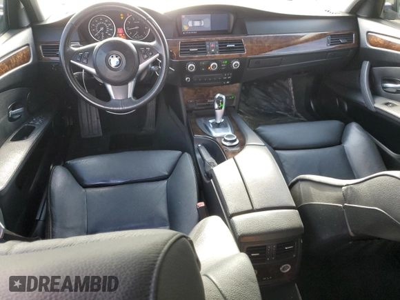 2008 BMW 5 Series 550i z VIN WBANW53598CT48590, wystawiony jako Copart lot #56258785 z przebiegiem 198 279 mil mil oraz Szkoda całkowita • Salvage title. Historia ofert i sprzedaży dostępna na DreamBid. Obrazek 8.