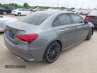 2020 Mercedes-Benz A 220 z VIN W1K3G4EBXLJ231762, wystawiony jako IAAI lot #42010712 z przebiegiem 44 325 mil mil oraz . Historia ofert i sprzedaży dostępna na DreamBid. Obrazek 4.