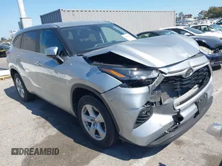 2023 Toyota Highlander L z VIN 5TDKDRAH2PS040108, wystawiony jako IAAI lot #42403631 z przebiegiem 38 861 mil mil oraz . Historia ofert i sprzedaży dostępna na DreamBid. Obrazek 1.