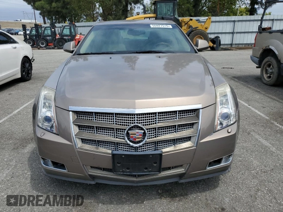 2008 Cadillac CTS RWD z VIN 1G6DV57V380157988, wystawiony jako Copart lot #55927515 z przebiegiem 128 171 mil mil oraz Czysty tytuł • Clean title. Historia ofert i sprzedaży dostępna na DreamBid. Obrazek 5.