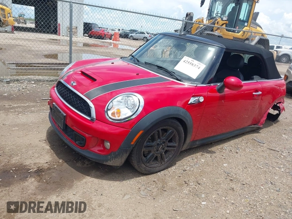 2013 MINI Convertible S z VIN WMWZP3C50DT297624, wystawiony jako IAAI lot #42558374 z przebiegiem 55 106 mil mil oraz . Historia ofert i sprzedaży dostępna na DreamBid. Obrazek 18.