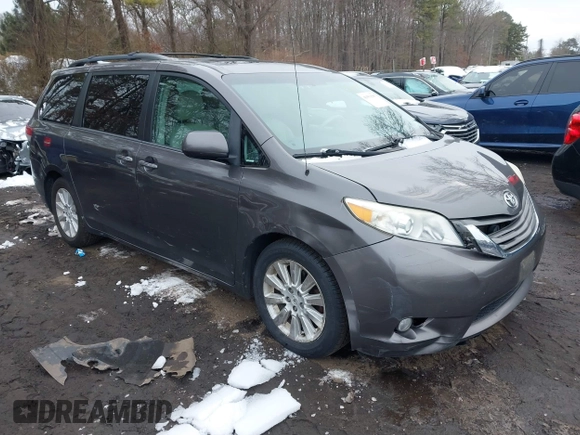 2012 Toyota Sienna XLE with VIN 5TDDK3DC9CS047014, listed as a IAAI auction lot 41551585 with 164,440 mi miles. Bid and sale history available at carsss.com. Image 1.